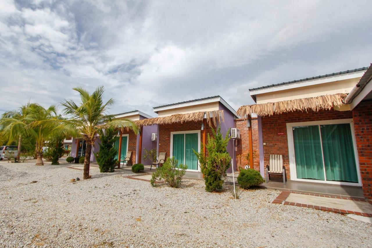 Lavigo Resort Pantai Cenang  Exterior photo
