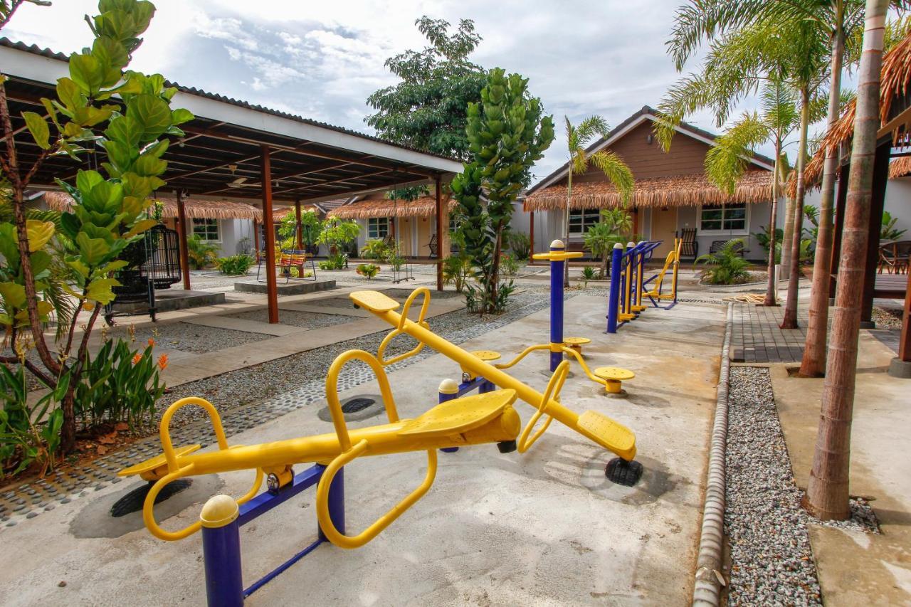 Lavigo Resort Pantai Cenang  Exterior photo