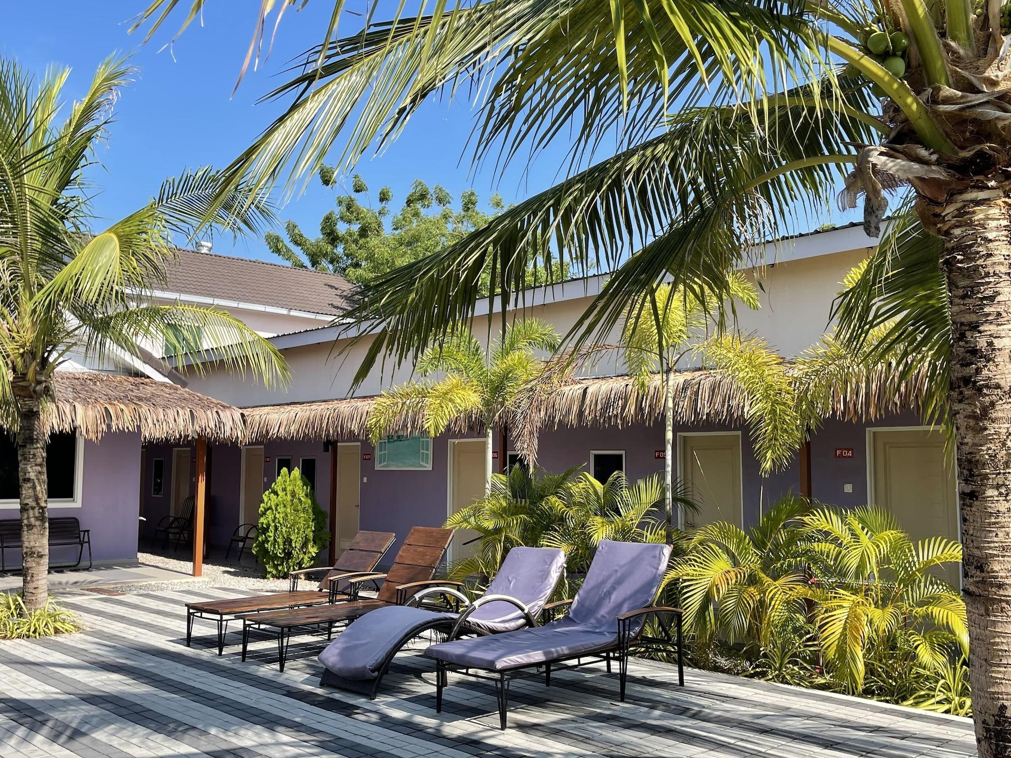 Lavigo Resort Pantai Cenang  Exterior photo