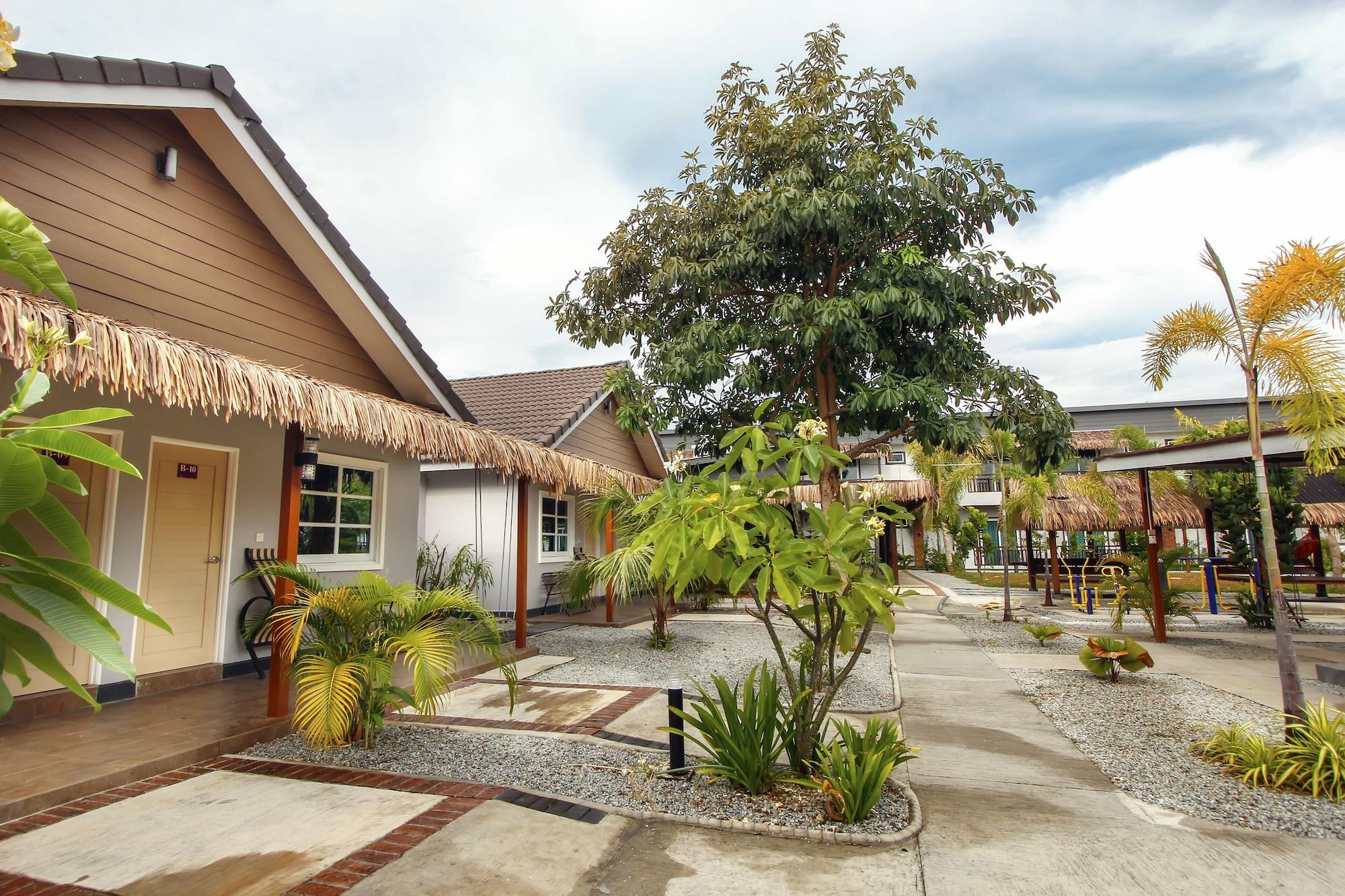 Lavigo Resort Pantai Cenang  Exterior photo