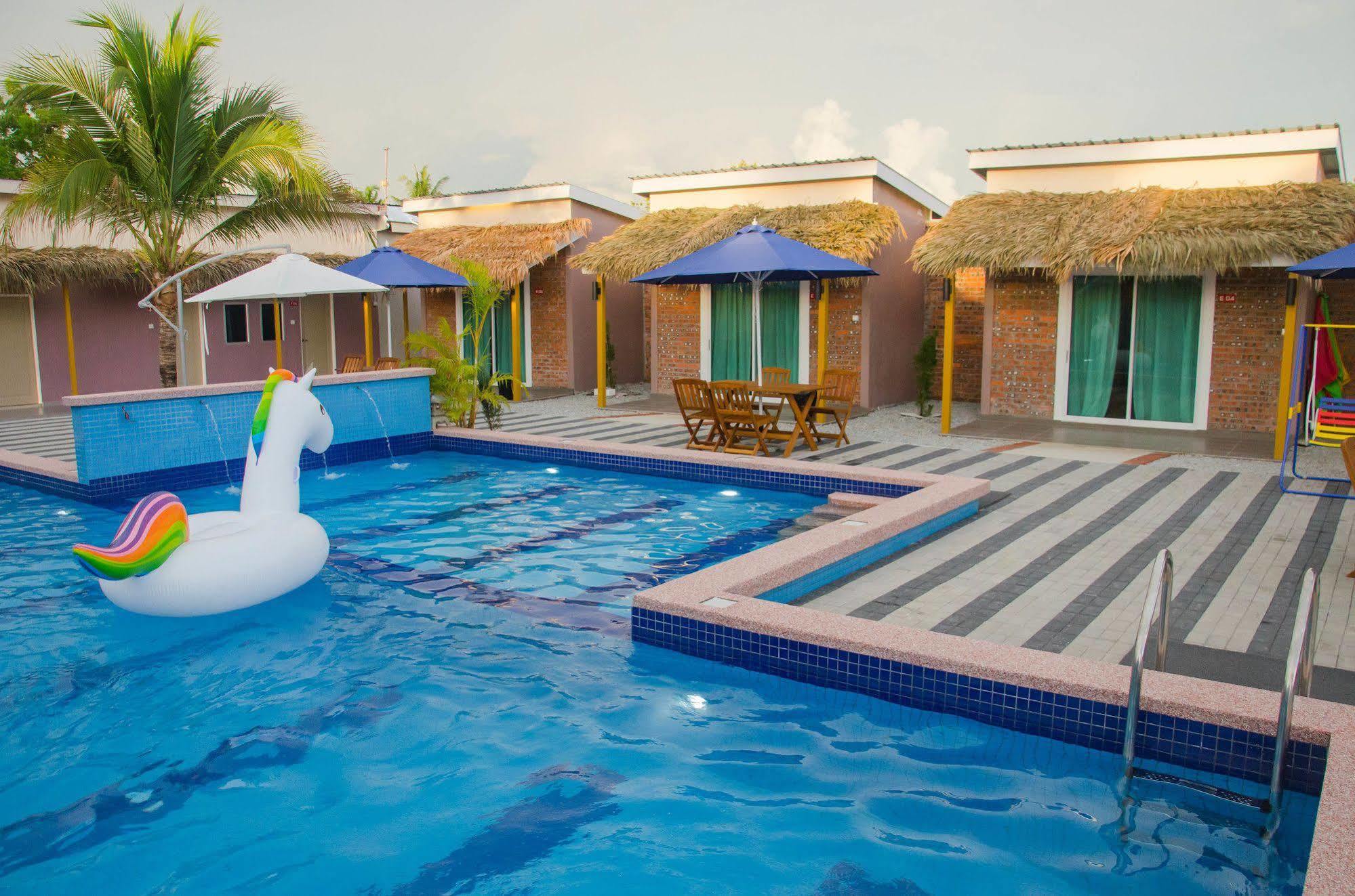 Lavigo Resort Pantai Cenang  Exterior photo